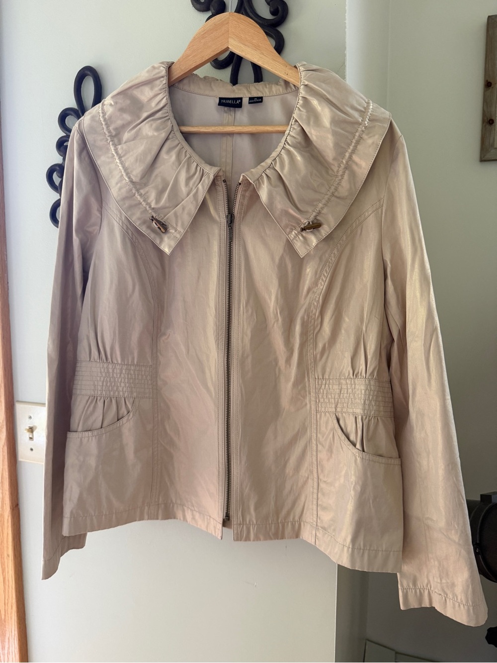 Tribella Light Beige Zip-Front Women's Jacket with Wide Collar